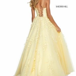 Sherri Hill 2020 Lace and Tulle Prom Gown